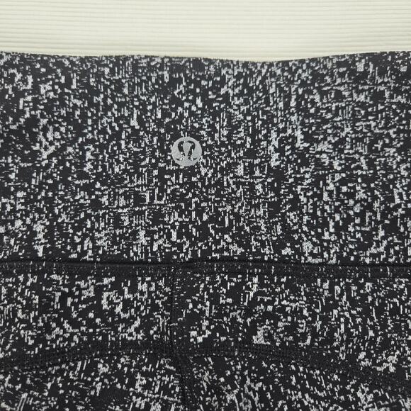 Lululemon Mid Rise Fit Physique Crop‎ Leggings in Jacquard Black Women's Size 8 - Picture 7 of 7